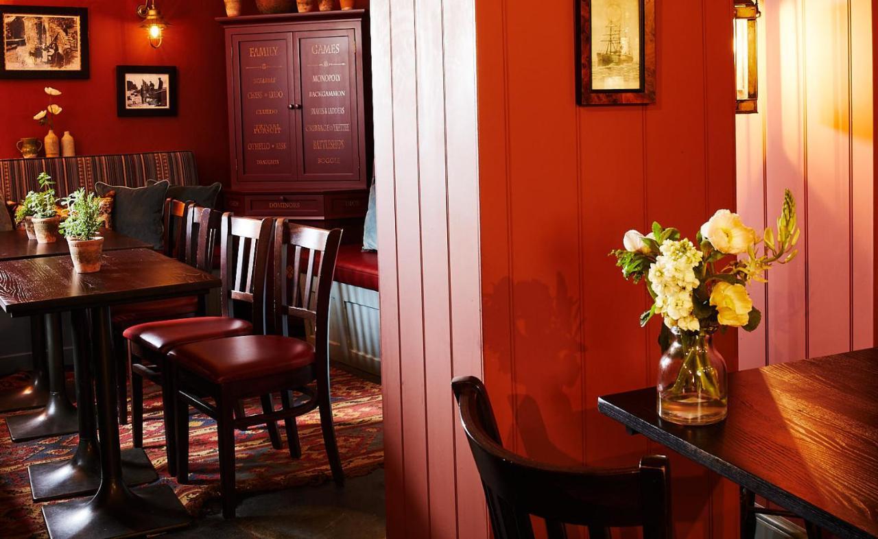 קלובלי Red Lion Hotel מראה חיצוני תמונה