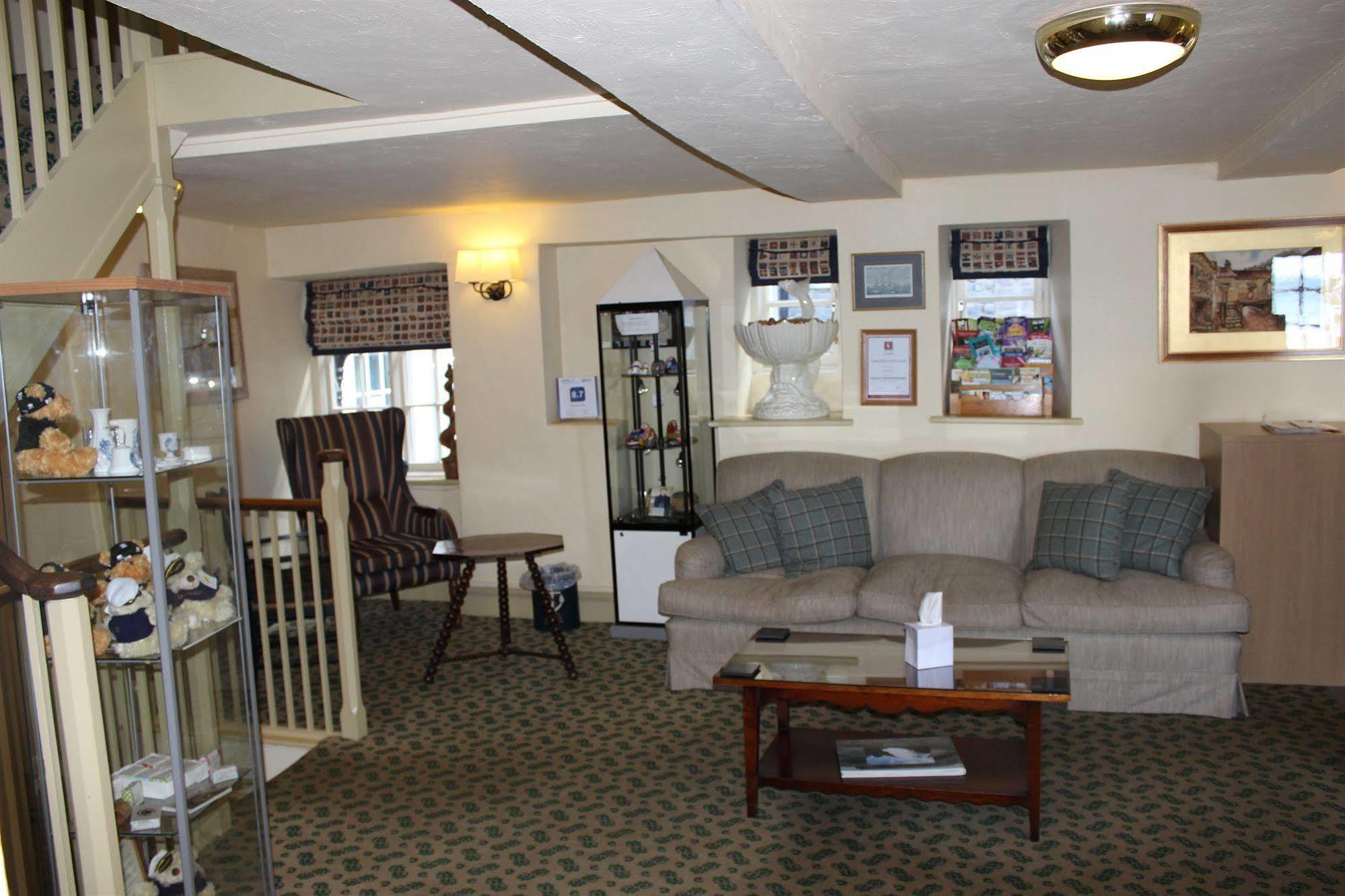 קלובלי Red Lion Hotel מראה חיצוני תמונה